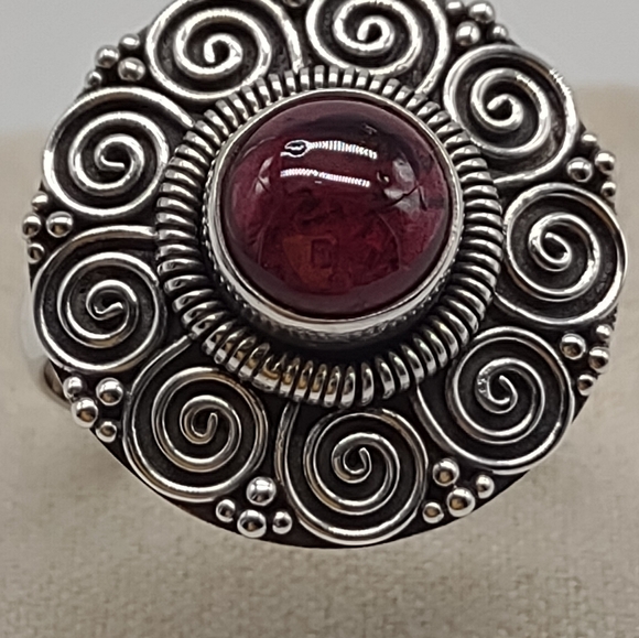 Vintage Sterling Silver Red Garnet Cocktail Ring - Picture 9 of 11